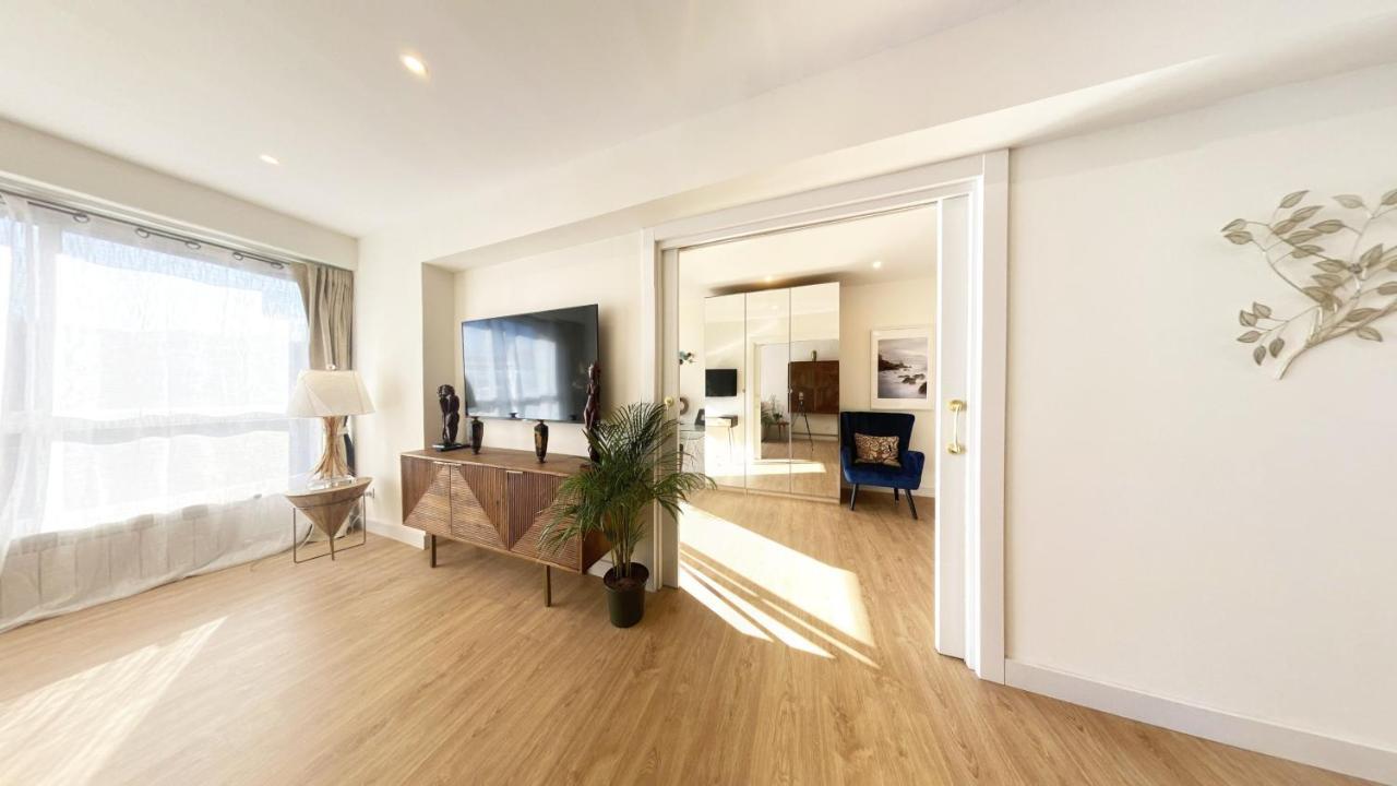 Miramar Luxurious Flat, 3 Double Rooms, Free Parking, Terrace, Completely New San Sebastian Exterior photo